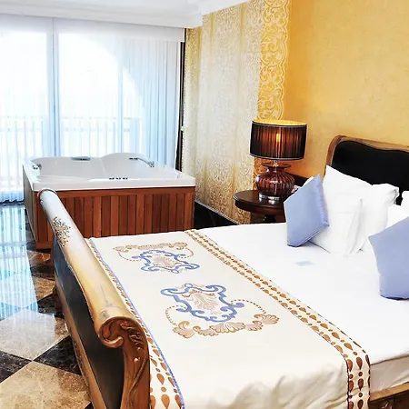 Hotel Quattro Beach & 5*