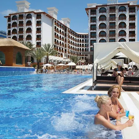 Quattro Beach & 5* Konaklı
