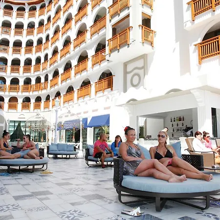 Quattro Beach & 5* Konaklı